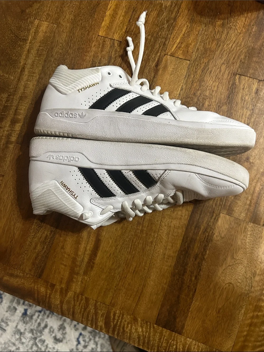 Adidas TYSHAWN MID SHOES size 10